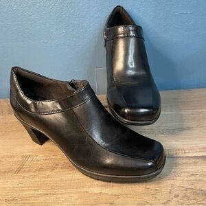 Clarks Bendables Black Leather Side Zipper Ankle Booties sz 9M Business‎ Casual